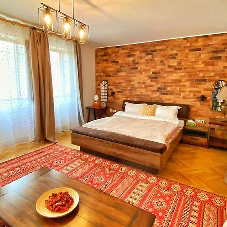 City Center Bed And Beyond Бухарест Экстерьер фото